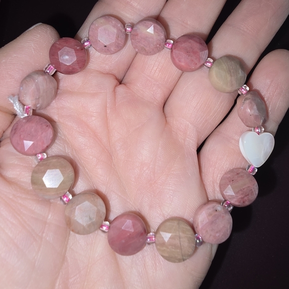 10mm Rhodochrosite With Shell Heart Bracelet - Picture 2 of 6